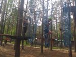 Klasa 4b na zajęciach sportowo-sprawnościowych w Parku Linowym