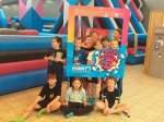 Klasa 4b na zajęciach sportowych w Parku Trampolin