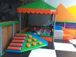 Klasa 4b na zajęciach sportowych w Parku Trampolin