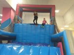 Klasa 4b na zajęciach sportowych w Parku Trampolin