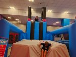 Klasa 5b na zajęciach sportowych w Parku Trampolin 